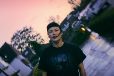 리뷰: 긴장감 넘치는 혼돈 속의 결정적 순간