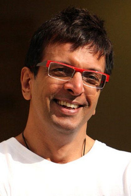 Javed Jaffrey como Pradeep Narang