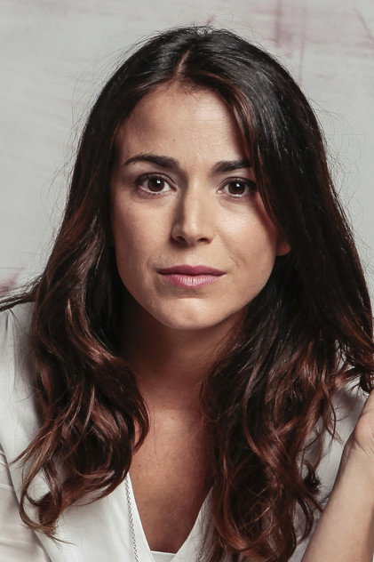 Ignacia Baeza dans le rôle de Lia Sardá (Adult)