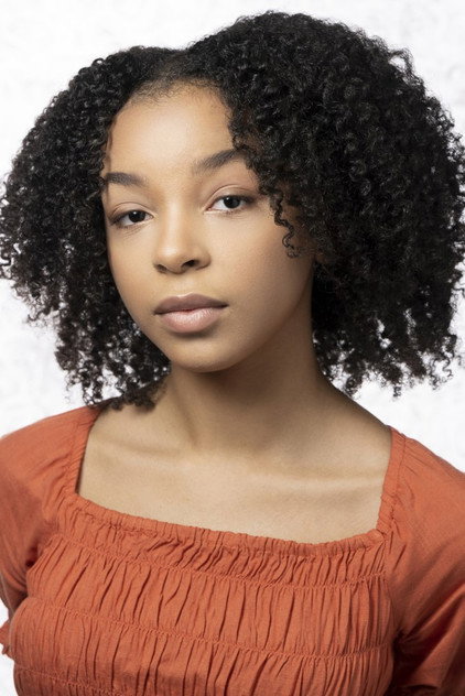 Lindsey Blackwell as Kendra