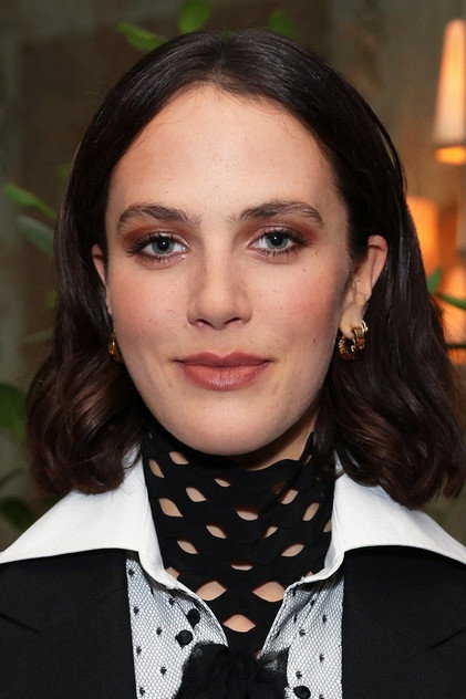 Jessica Brown Findlay como Pamela Legat