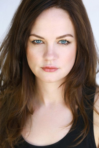 Amanda MacDonald como Theresa Snyder