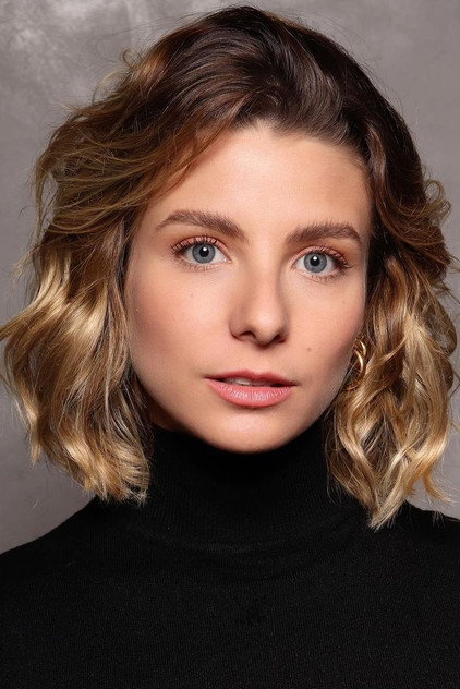 Julia Foti as Camila