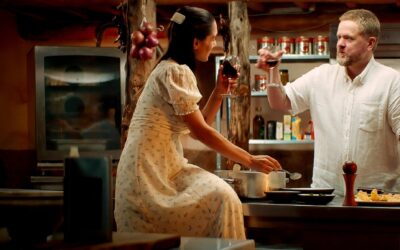 En la Toscana: un romance pausado que funciona mejor que sus chistes