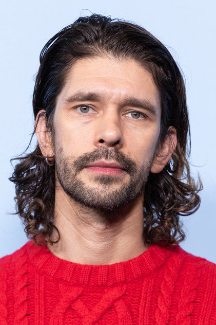 Ben Whishaw como Q