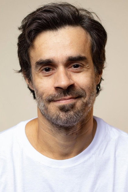 Erom Cordeiro as Fernando