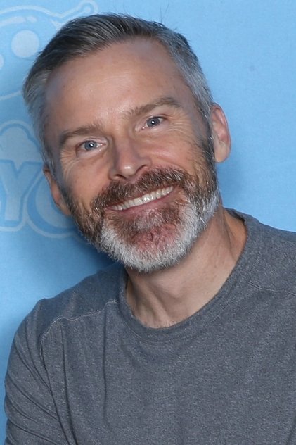 Roger Craig Smith dans le rôle de Additional Voices (voice)