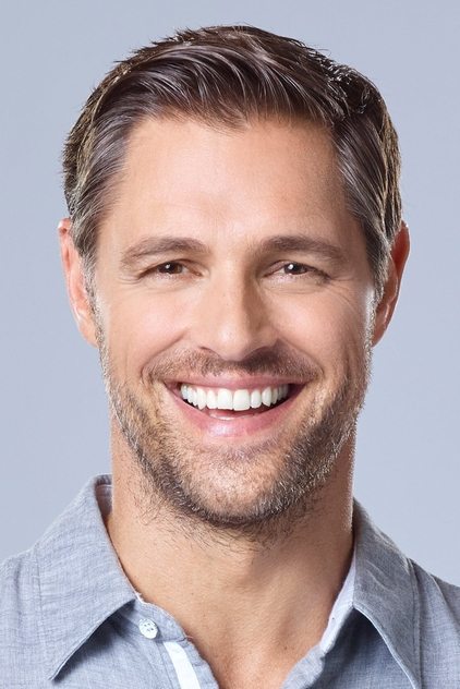 Sam Page como Detective Ed Jennings