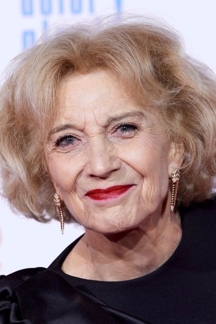 Marisa Paredes como Carmen