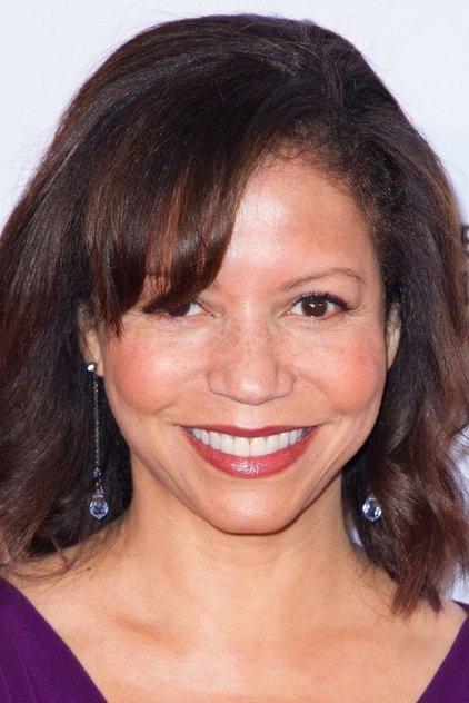 Gloria Reuben como Captain Hollister