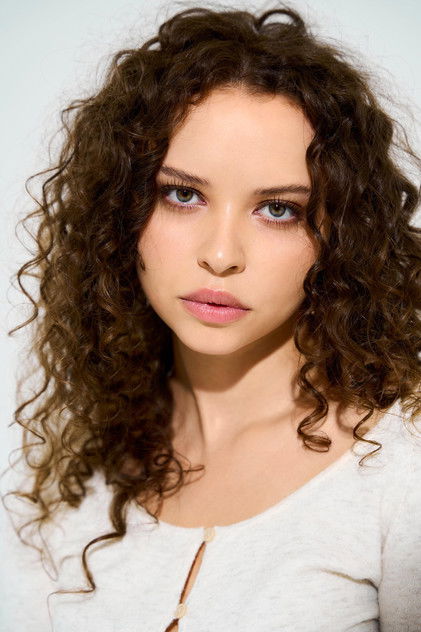Isabella Briggs as Denise