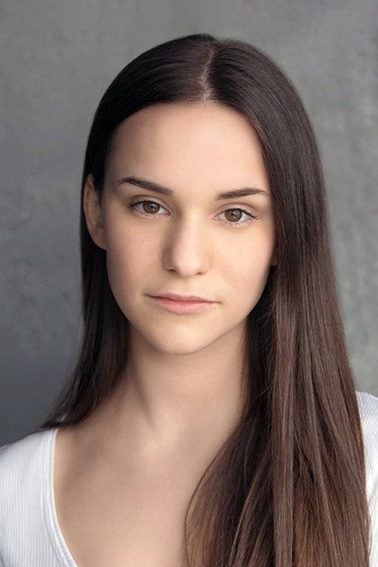 Sophia Pettit в роли Jess