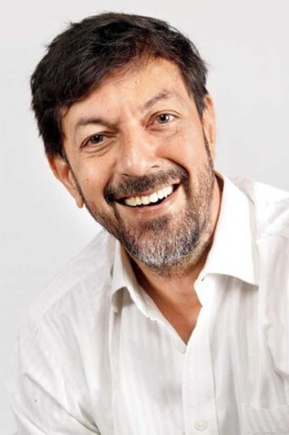 Rajat Kapoor como Mahesh Deshmukh