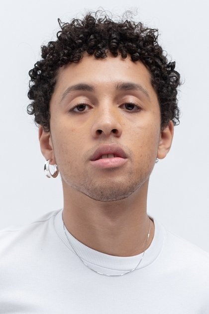 Jaboukie Young-White en Connor (voix)