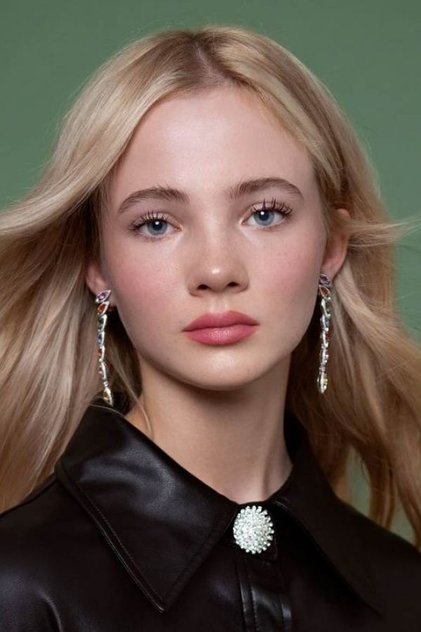 Freya Allan como Princess Cirilla 'Ciri' of Cintra