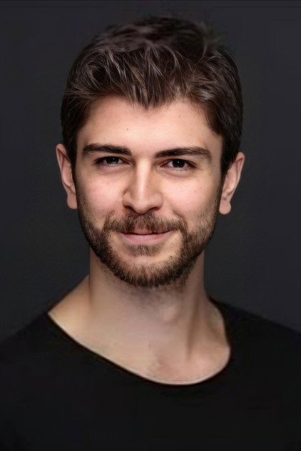 Bülent Gültekin dans le rôle de Mert