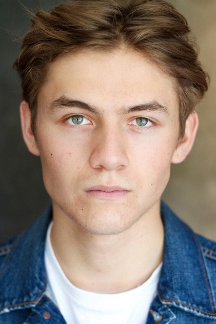 Louis Thresher como Ollie
