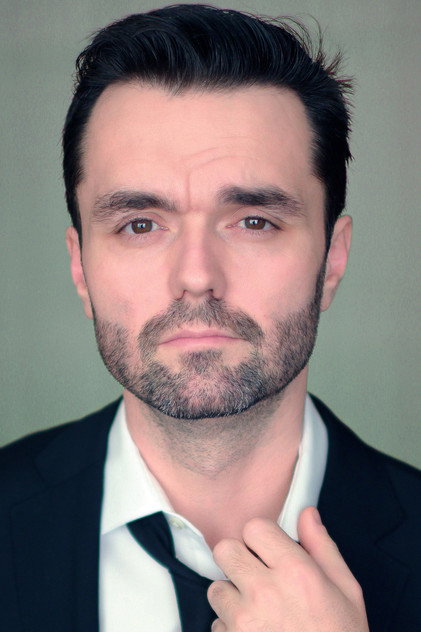Billy MacLellan como Charlie Williams