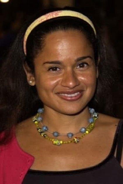 Tracy Vilar como Detective Gomez