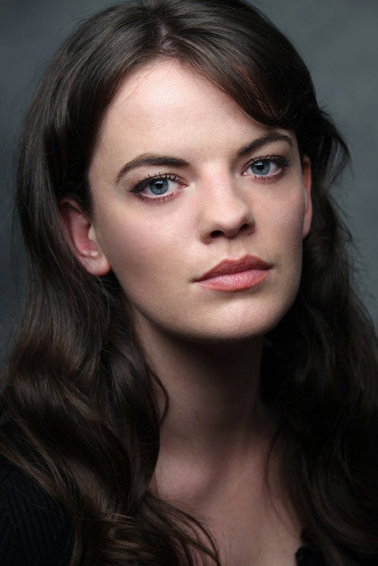 Alice Bailey Johnson के रूप में Rosie