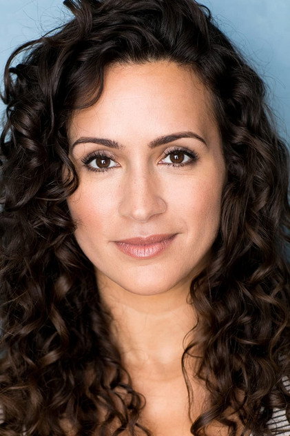 Melissa Marty como Angie
