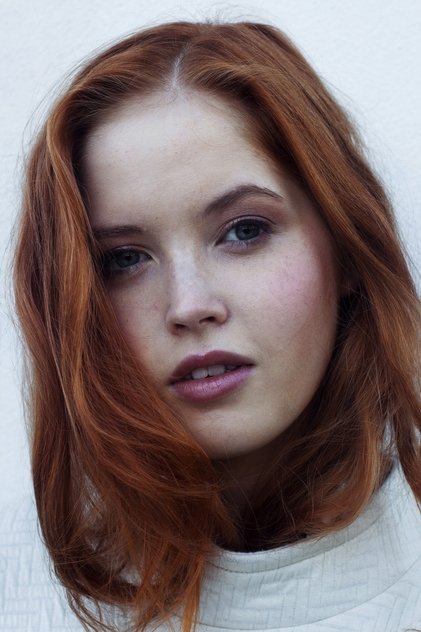 Ellie Bamber as Beatrice Hanover-Stuart Fox