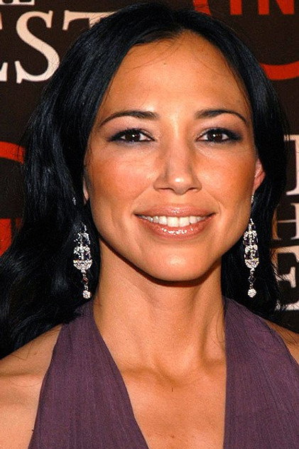 Irene Bedard como Floating Hawk