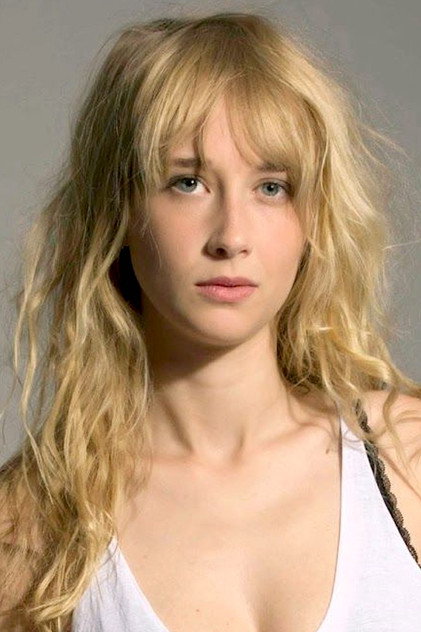 Ingrid García Jonsson como Isa