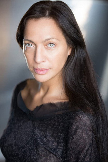 Gloria Garcia como Sofia