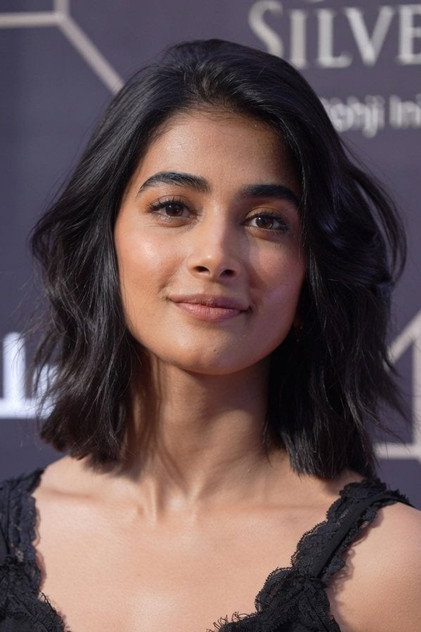 Pooja Hegde come Bhagya Lakshmi Gundapeneni
