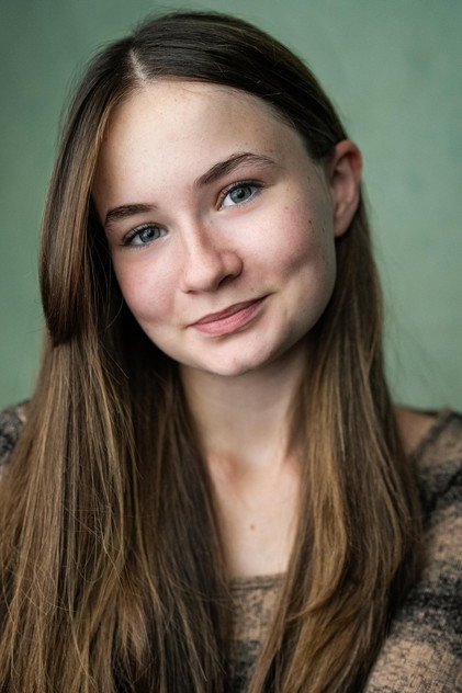 Kiera Thompson nel ruolo di Saffron Haddock