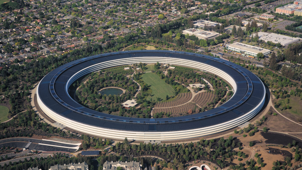 Apple cede 4 billones a un ingeniero de hardware — y su brecha en IA sigue abierta