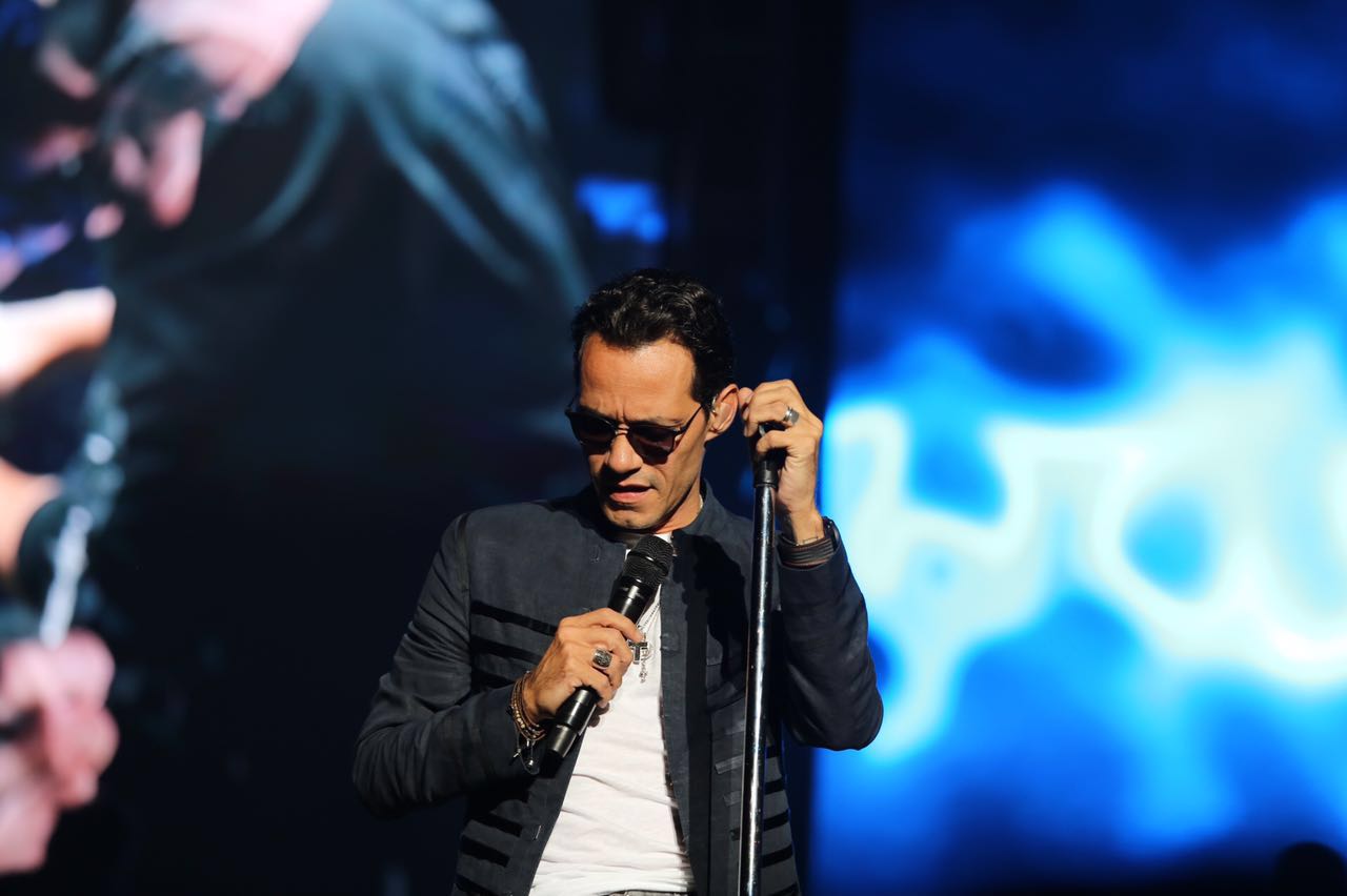 Nadia Ferreira comemora os 58 anos de Marc Anthony na Las Vegas que virou seu palco