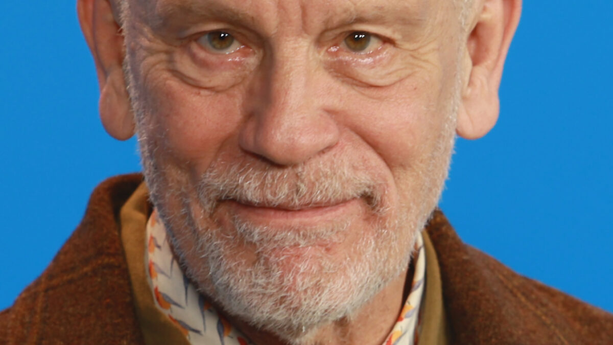 John Malkovich gana la Copa Volpi por ‘Wild Horse Nine’, el filme más aplaudido de Venecia