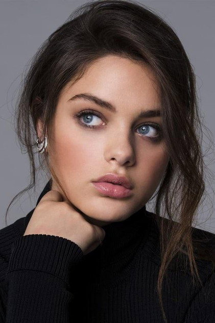 Odeya Rush como Macy