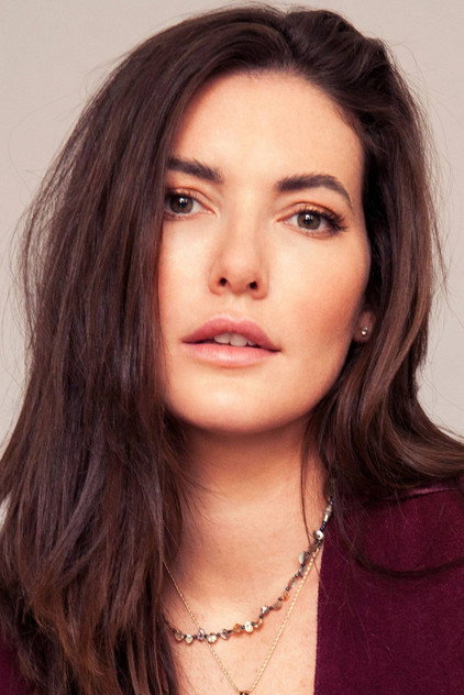 Chelsea Edmundson dans le rôle d’Emily Denholm