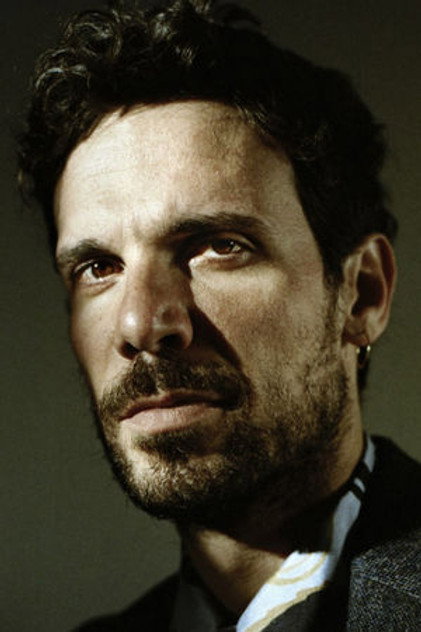 Francesco Montanari como Riccardo