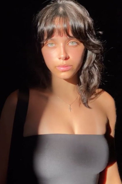 Faye Kimmijser as Young Mel