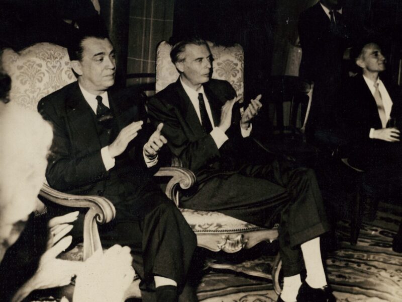 Aldous Huxley, người cảnh báo thế giới về kiểm soát bằng khoái lạc và dành cả đời tìm lối thoát