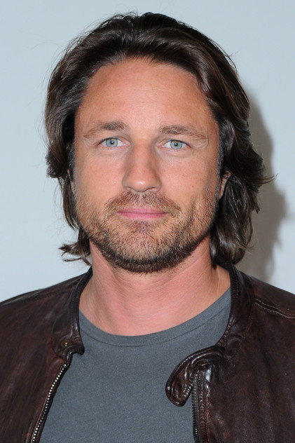 Martin Henderson como Wayne