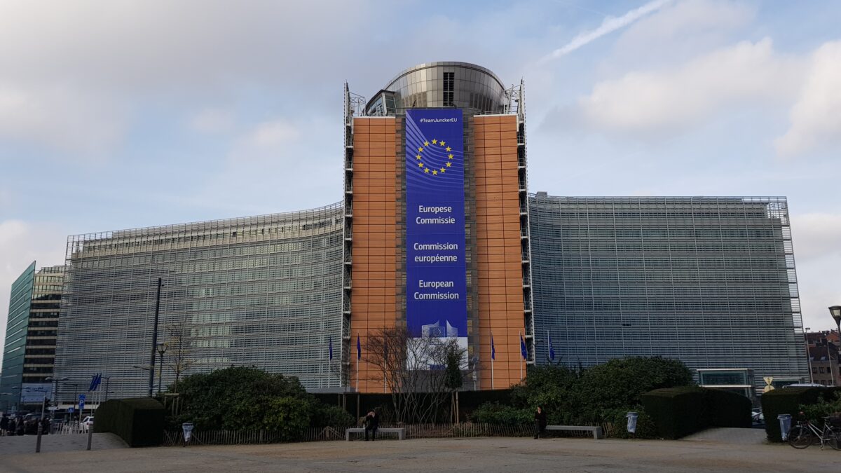 EU Kids Act elimina la función que hizo funcionar a Character.AI con los jóvenes