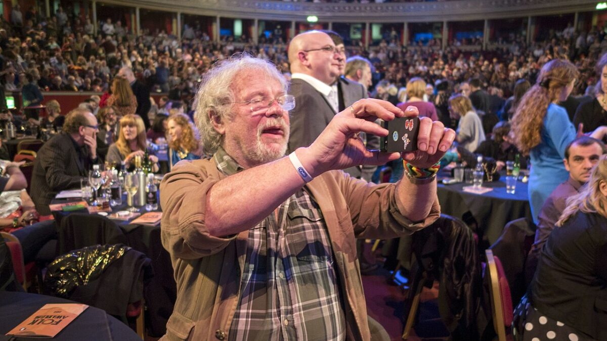 Bill Oddie: o cómico que descobriu uma segunda vida na observação de aves
