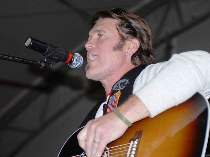 Billy Ray Cyrus, mannen som nektet å bli stående ved ett eneste hit
