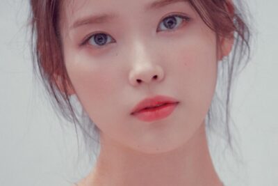 IU sort Unknown Planet, son premier single solo depuis la tournée HEREH