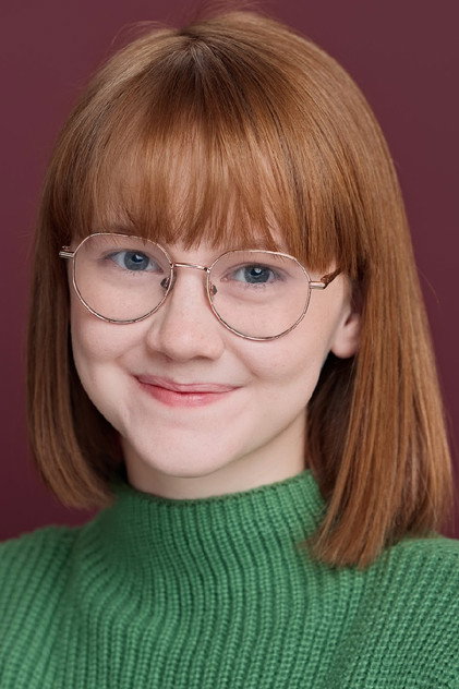 Piper Wallace en tant que Claire
