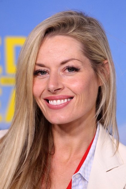 Madeleine West como Mrs. Stapleton