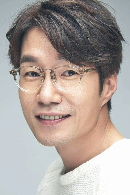Song Young-gyu as Yoon Hak-young