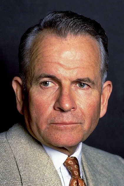 Ian Holm como Ash