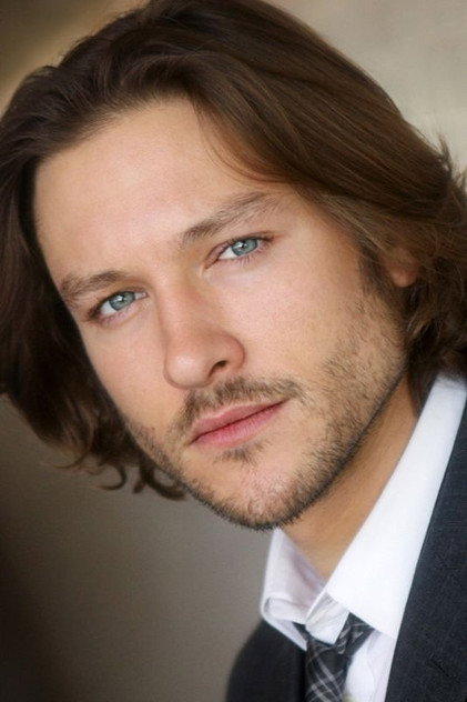 Michael Graziadei dans le rôle de Jeff Golantz