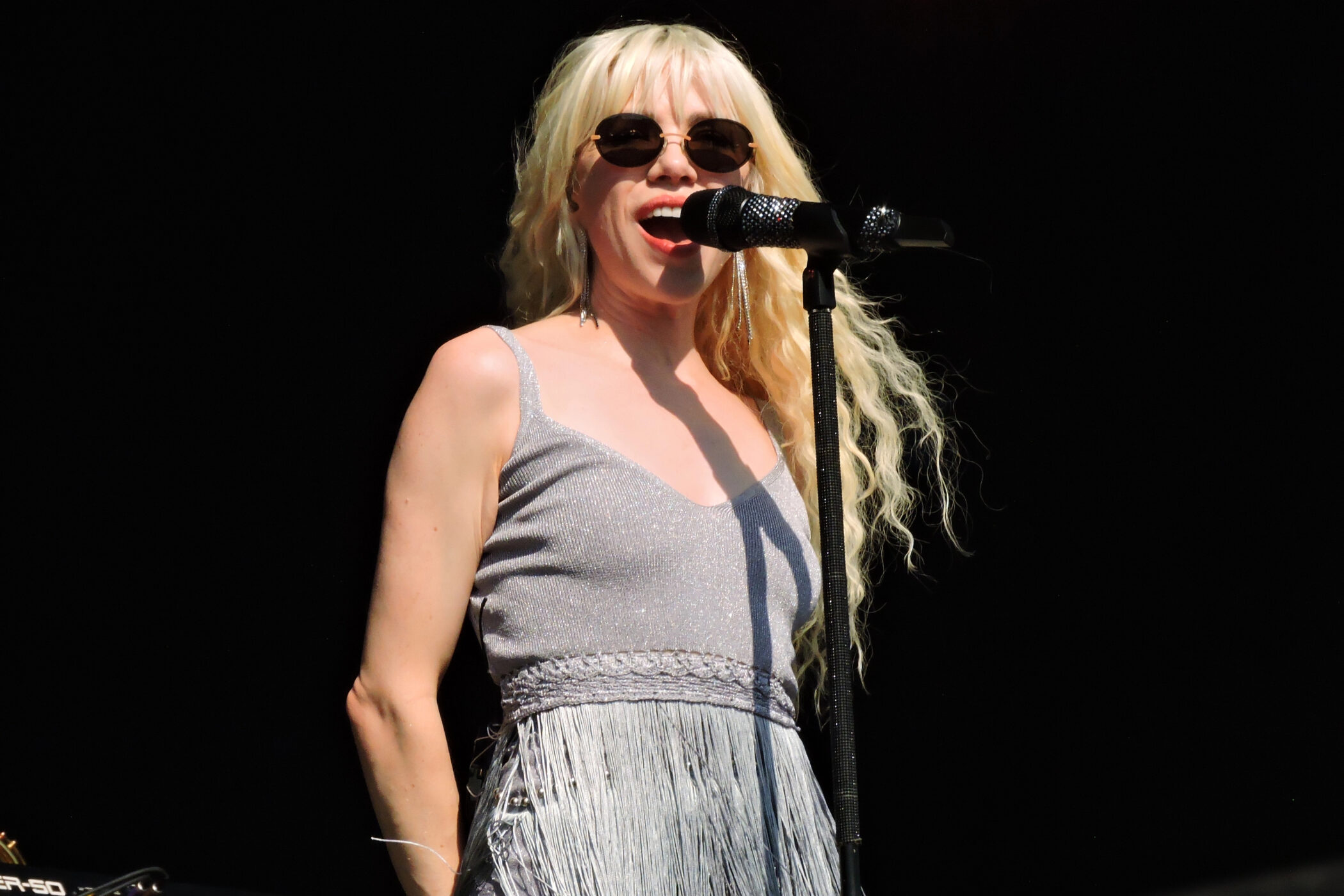 Carly Rae Jepsen actuando en el Primavera Sound 2023